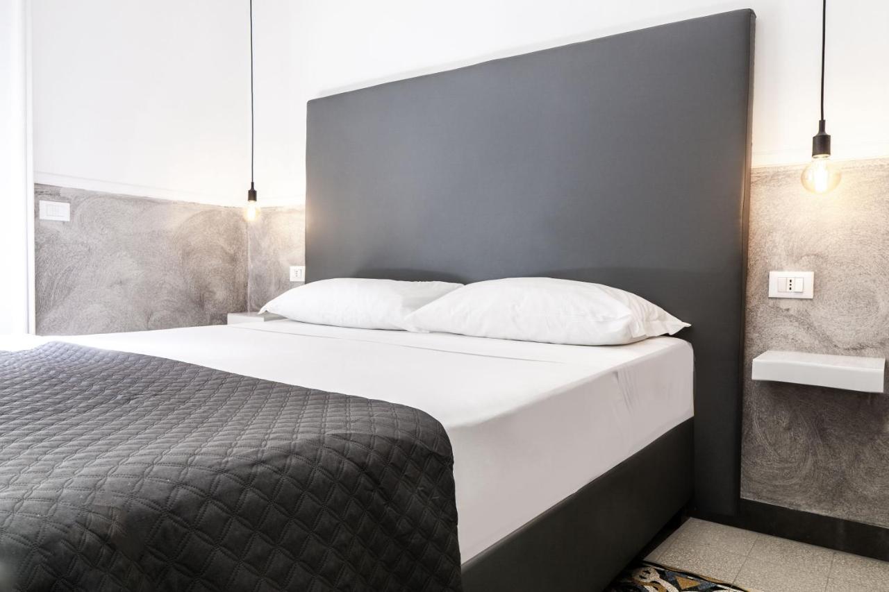 Toledostop Napoli Ngoại thất bức ảnh A bed