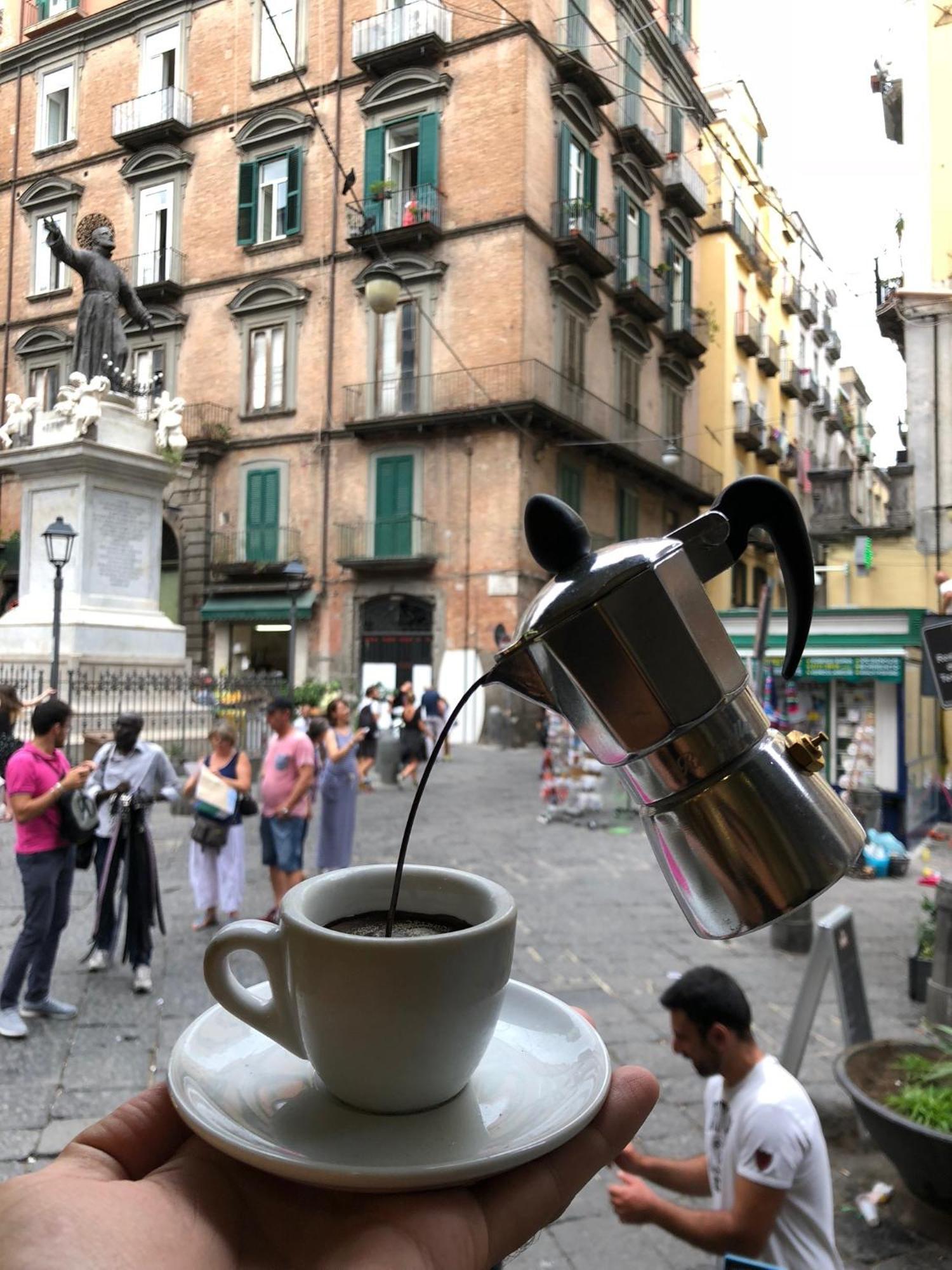 Toledostop Napoli Ngoại thất bức ảnh A coffee pot