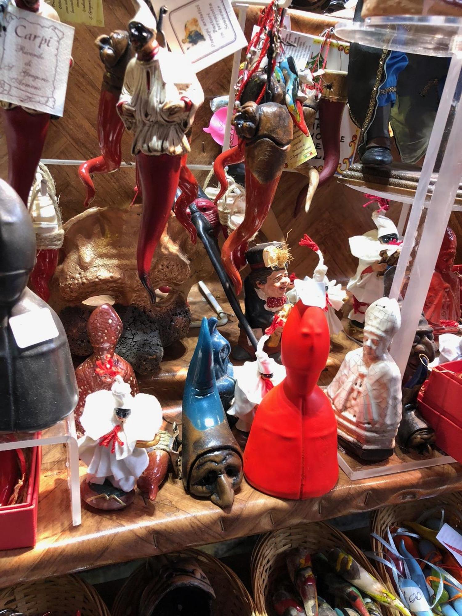 Toledostop Napoli Ngoại thất bức ảnh A collection of various types of Christmas tree ornaments