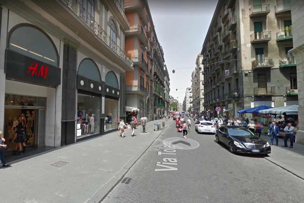 Toledostop Napoli Ngoại thất bức ảnh The station is located on Via Torino, a shopping street.
