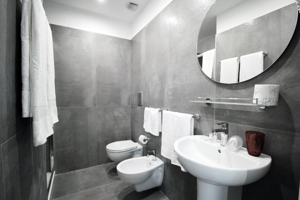 Toledostop Napoli Ngoại thất bức ảnh Bathroom