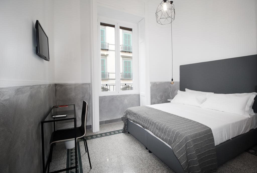 Toledostop Napoli Ngoại thất bức ảnh A room at the hotel
