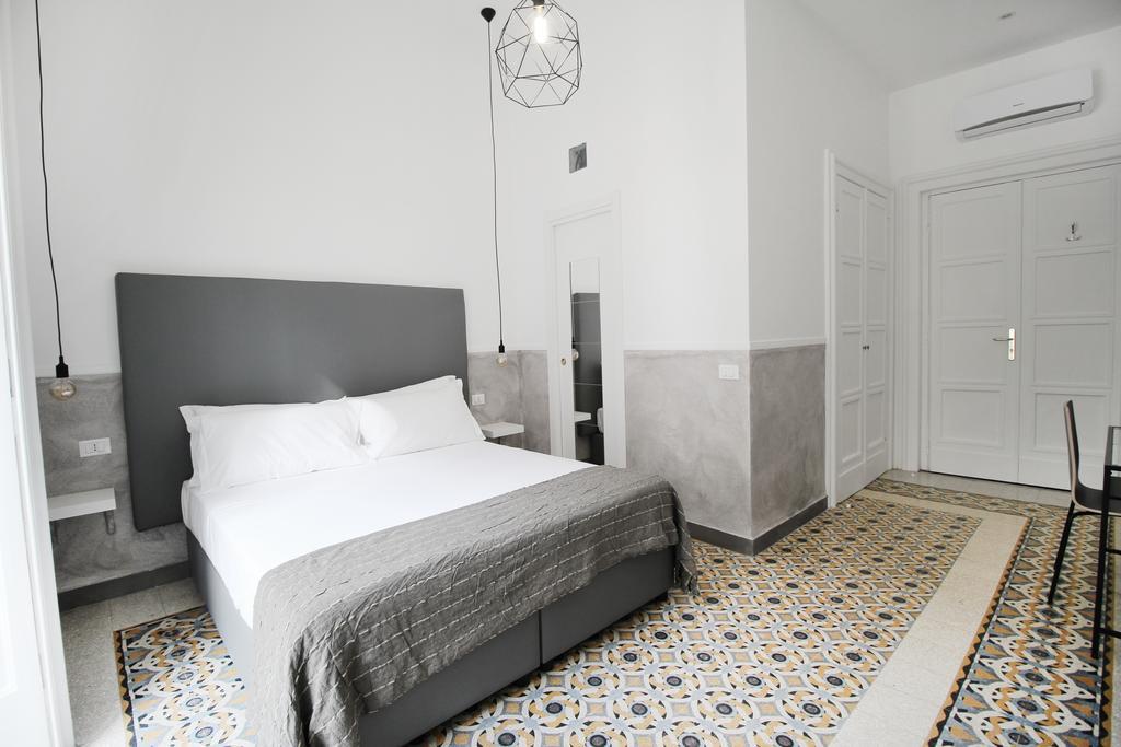 Toledostop Napoli Ngoại thất bức ảnh A bedroom at the hotel