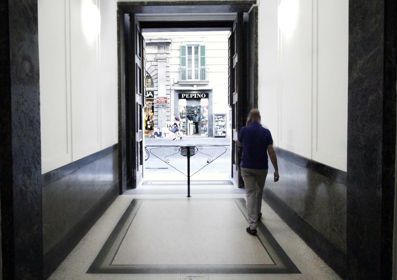Toledostop Napoli Ngoại thất bức ảnh The entrance to the gallery