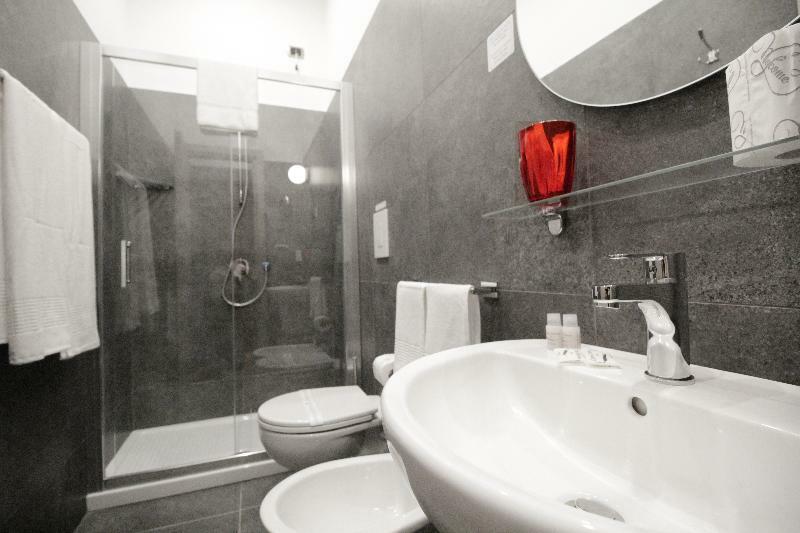 Toledostop Napoli Ngoại thất bức ảnh A modern bathroom